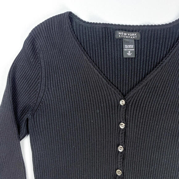 Y2K Black Ribbed Button-Up V-Neck Henley Shirt - Picture 4 of 6